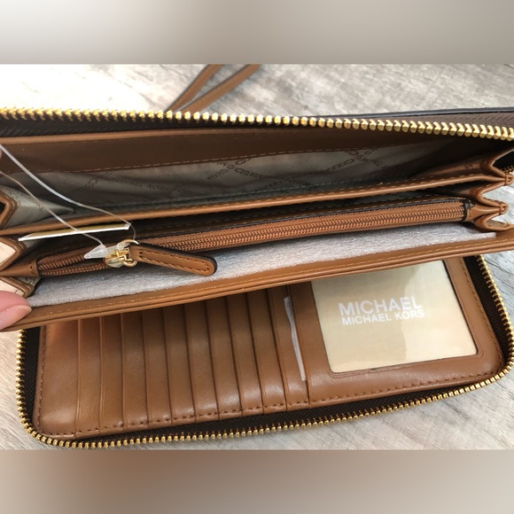 NWT Michael Kors Jet Set Travel Continental Wristlet (Brown) - Picture 4 of 10